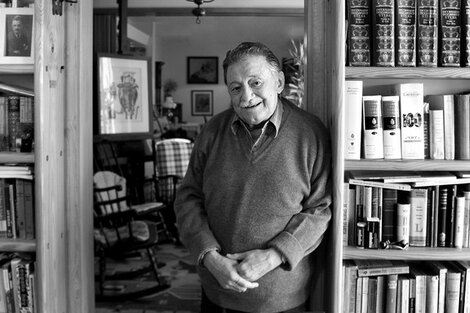 Apo lee “Los astros y vos”, de Mario Benedetti