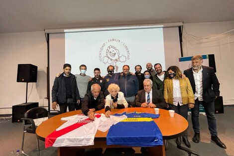 Abuelas de Plaza de Mayo firmó un convenio con Boca y River para reforzar la búsqueda de los nietos que faltan