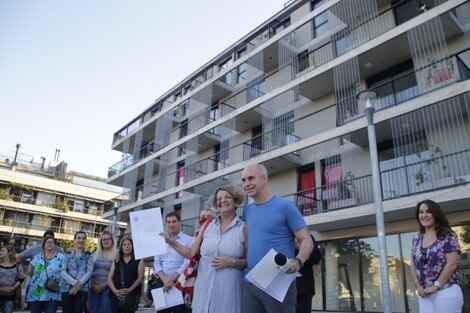 Vecinos del Barrio Olímpico denuncian el mal estado de las viviendas: "se caen las paredes de durlock"