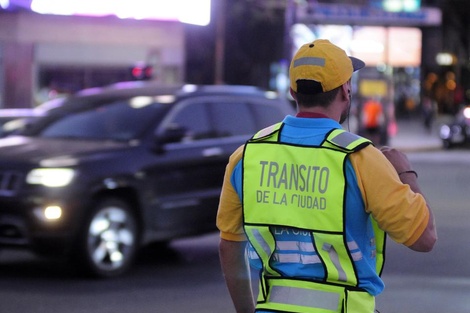 Agentes de tránsito precarizados protestan en el obelisco