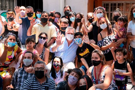 En vísperas de Navidad, Alberto Fernández recorrió hogares populares