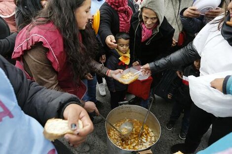 Esteban Castro, dirigente popular: "La discusión sobre si vacunarse o no llegó a los barrios populares"