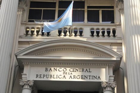 Argentina pagó la primera cuota de intereses al FMI con caída de reservas pero sin venta de dólares