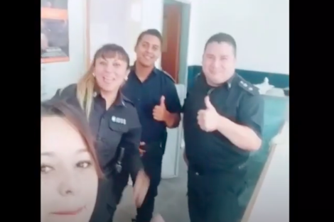 Desafectaron a policías por subir videos de TikTok