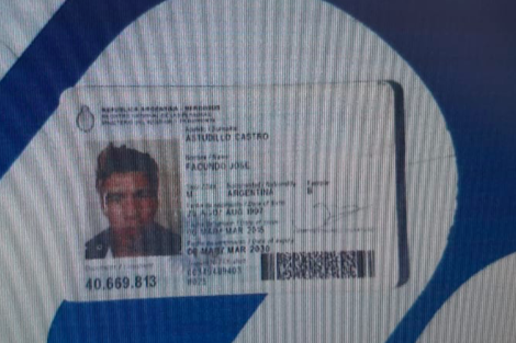 Apareció la foto del DNI de Facundo Astudillo Castro en el celular de un policía