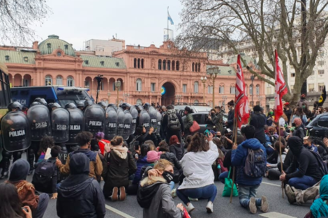 La policía de la Ciudad reprimió y detuvo a un grupo de activistas veganos