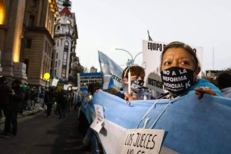 El insólito testimonio de una mujer en la marcha opositora: "Alberto es un Dictador Comunista"