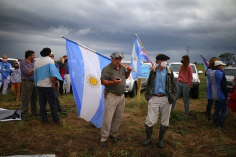 Continúa el conflicto en el campo de los Etchevehere: "no se mueven del lugar a pesar de los fallos judiciales y bloquean el ingreso"