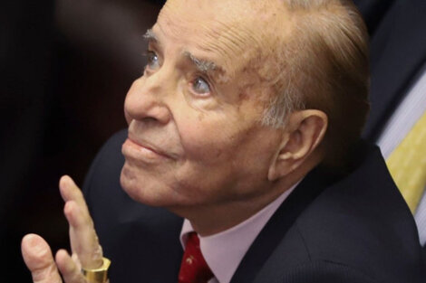 Robaron el lujoso anillo de oro de Carlos Menem