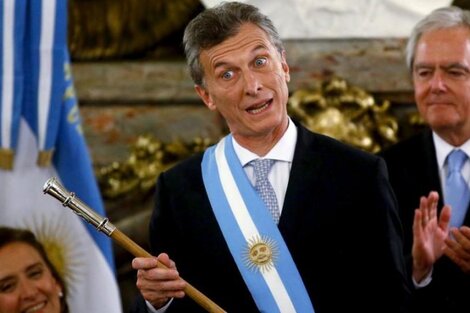 El miedo de Macri a una "macumba" en el bastón presidencial