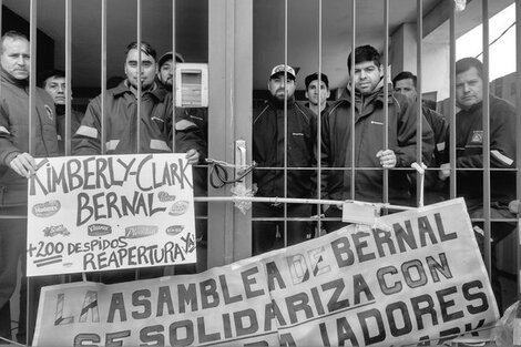 Acampe en Kimberly Clark por el cierre de la fábrica