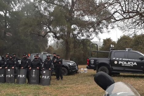 Desalojan a los trabajadores de algodonera Vicentin que protestaban por atrasos en el pago de salarios.