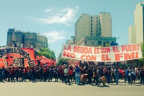 Polentazo frente a las oficinas del FMI: "La deuda es con el pueblo, no con el Fondo"