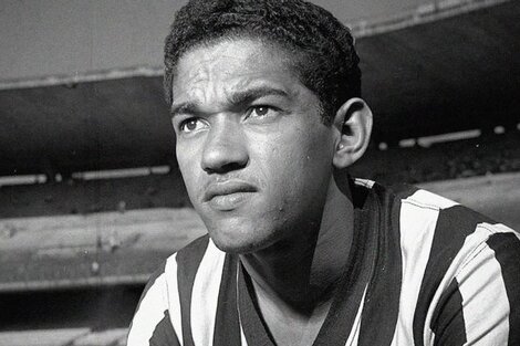 Alejandro Apo homenajea a “Garrincha”: “construyó su leyenda con una gambeta mágica y misteriosa”