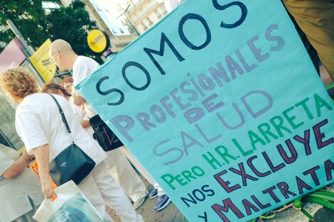 Protesta de enfermeros frente a la Legislatura porteña
