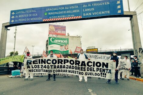 Trabajadores del frigorífico Penta cortan el puente Pueyrredón