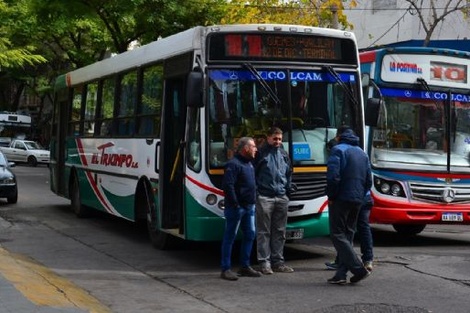 Paro de colectivos: La UTA convocó a la retención de tareas por salarios adeudados