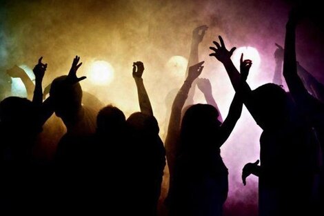 Palermo: clausuran un bar por realizar una fiesta clandestina con 110 personas en una terraza