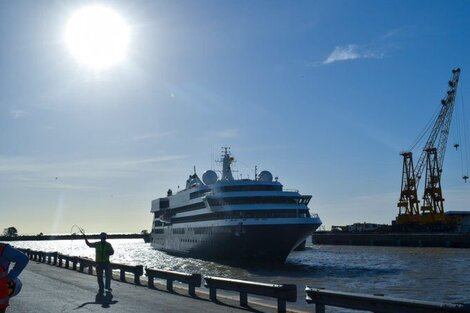 Llegó el primer crucero al puerto de Buenos Aires tras el impasse por la pandemia