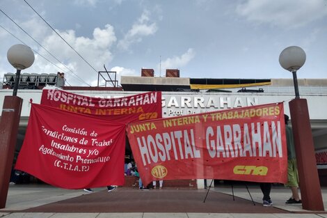 Trabajadores del Hospital Garrahan reclamaron aumentos salariales frente al Ministerio de Salud