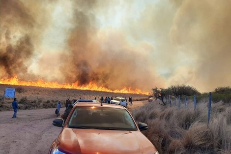 Córdoba: siguen activos los incendios en las Sierras y arrestaron a un hombre