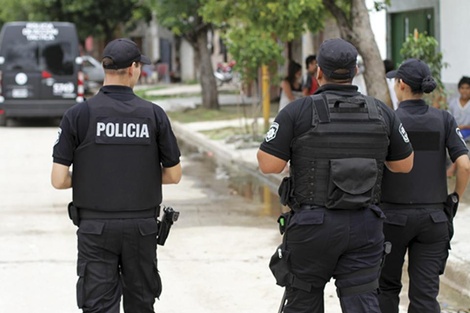 Carlos del Frade: "La policía  nunca ha acatado totalmente la democracia"