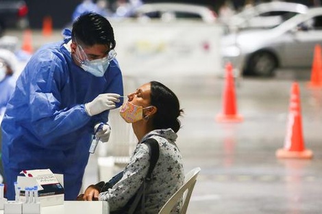 Cuáles son los nuevos criterios para confirmar los casos positivos de coronavirus sin hisopados ni testeos