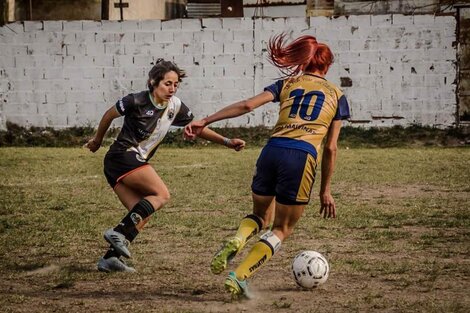 MARA GÓMEZ, LA PRIMERA FUTBOLISTA TRANS EN DISPUTAR UN TORNEO ARGENTINO DE PRIMERA DIVISIÓN