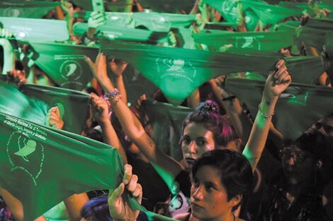 La historia oculta detrás del pañuelo verde, el símbolo de la lucha por el aborto legal