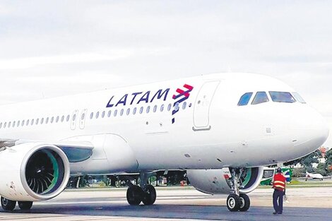 Aeronavegantes denuncian a LATAM por recortes salariales