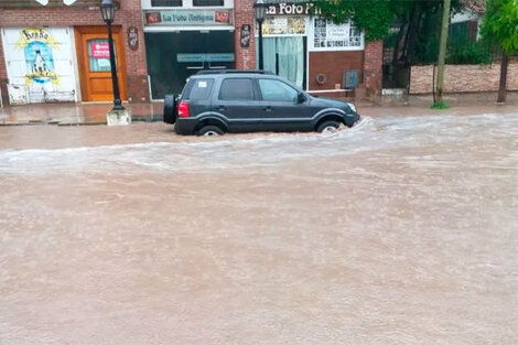 Un fuerte temporal inundó las calles de Villa Gesell