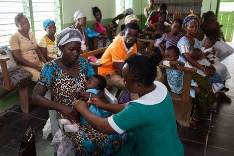 Histórico: la OMS aprueba por primera vez una vacuna contra la malaria