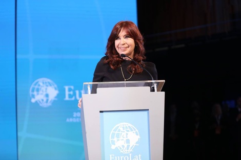 Cristina Kirchner: "Que te pongan una banda y te den el bastón no significa tener el poder"