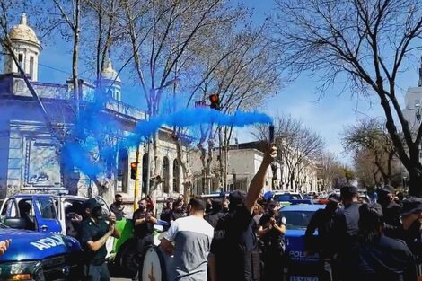 Por cuarto día consecutivo se mantiene la concentración de policías bonaerenses en Puente 12