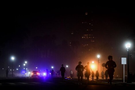 Asociaciones de "runners" aseguran que se organizó la actividad física nocturna en la ciudad tras el “desborde” del lunes