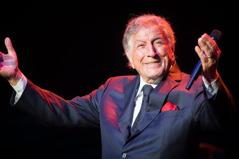 Tony Bennett se retira de los escenarios por consejo de los médicos