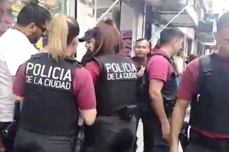 "Acusan a la Policía de la Ciudad por torturas contra vendedores ambulantes"