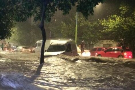 Tucumán: dos muertos, destrozos e inundación tras un impresionante temporal