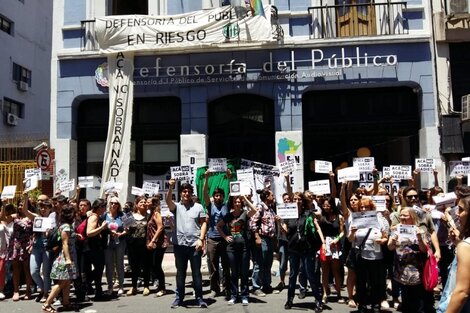 Protesta en la Defensoría del Publico: Denuncian que está intervenido por Macri