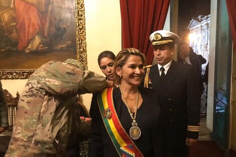 La opositora Jeanine Añez se autoproclamó presidenta de Bolivia