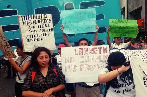 Marcha de Barrios de Pié por la falta de asistencia a comedores