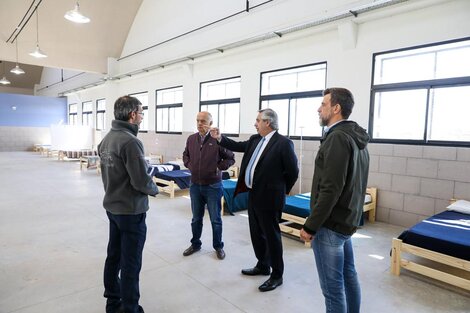 Alberto Fernández recorrió un hospital de campaña en Lanús