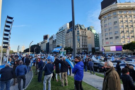 Cacerolazo y bocinazo  anticuarentena en el Obelisco