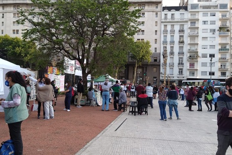 Enfermeras y enfermeros acampan hasta el domingo frente al Congreso