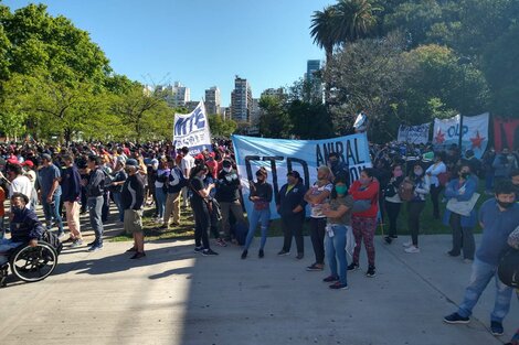 Movimientos sociales se concentran frente a La Rural en respaldo a Dolores Etchevehere