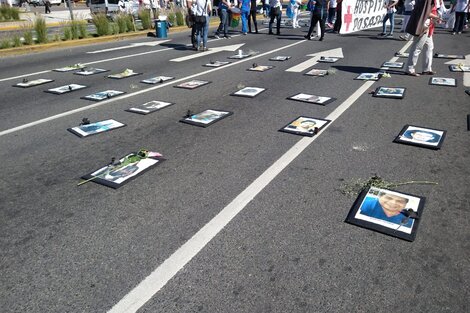 Enfermeras y enfermeros realizaron una nueva protesta frente al obelisco