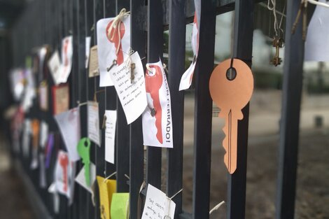 Una protesta diferente: dueños de salones de fiestas entregan sus llaves al gobierno de la Ciudad