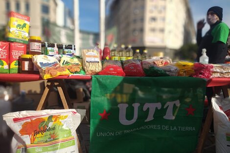 "Tierra, vacuna y comida": verdurazo en el Obelisco contra el lockout del campo