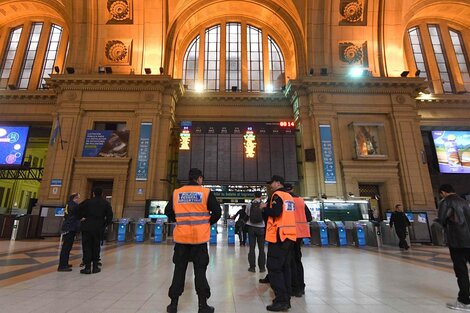 Refuerzan los operativos en los trenes con 2.500 efectivos de seguridad