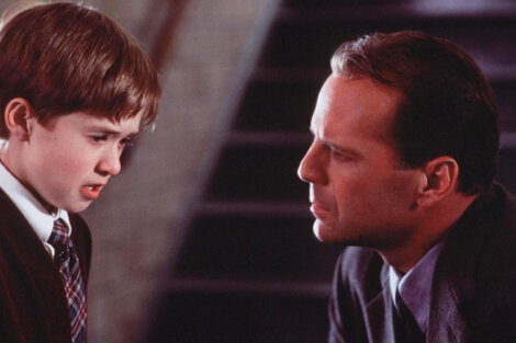 Haley Joel Osment y Bruce Willis en Sexto sentido.